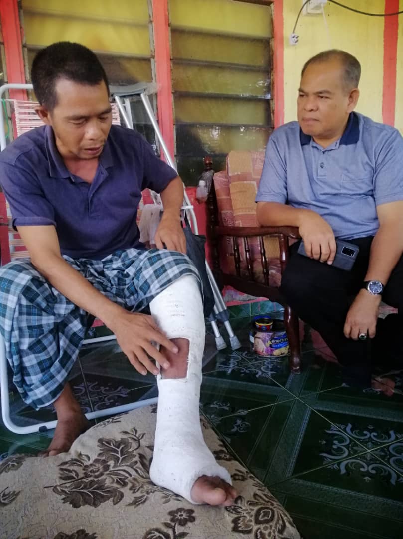 TREKTA TERHUMBAN DALAM PARIT