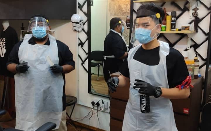 MAAF YOP! GUNTING RAMBUT UNTUK ORANG TEMPATAN SAHAJA
