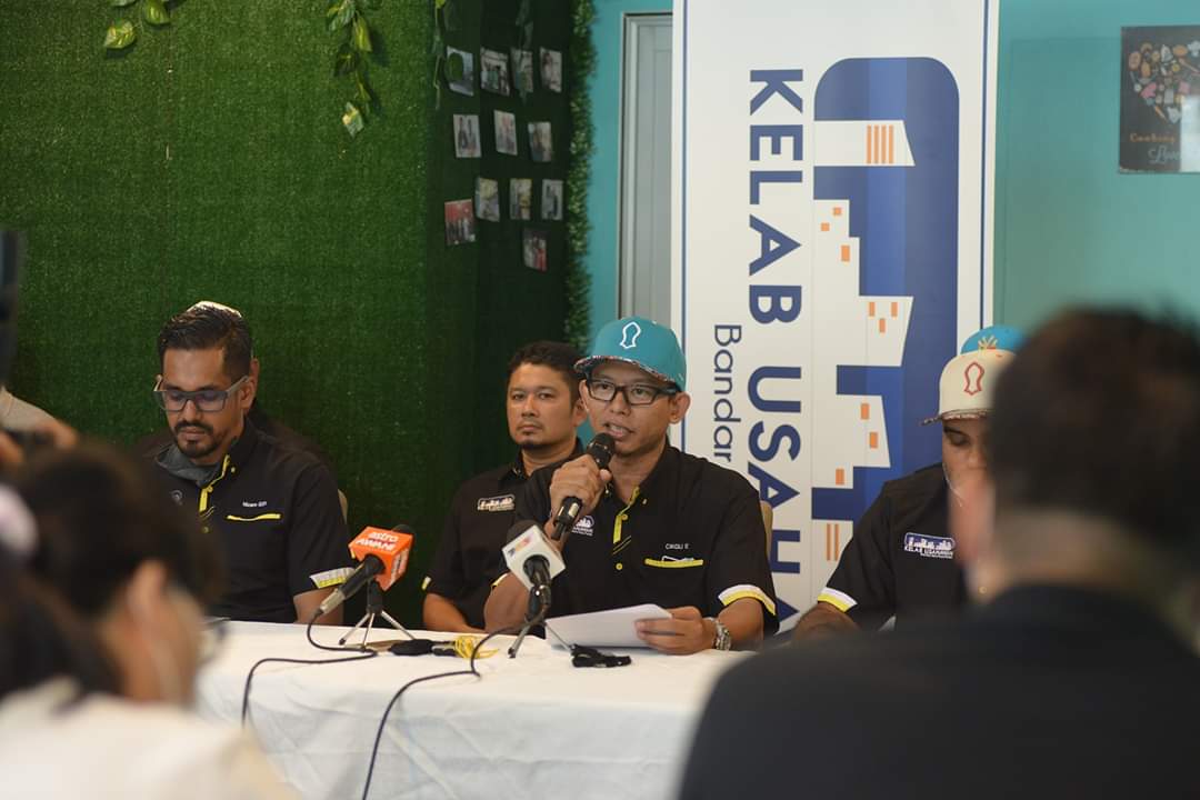 SIDANG MEDIA BERKAITAN 'MAKCIK GELANG PINK'