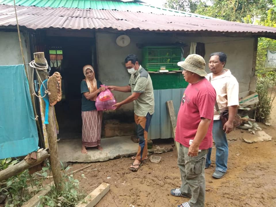 SKUAD KEBAJIKAN BERSATU LARUT TURUN BANTU MANGSA BANJIR