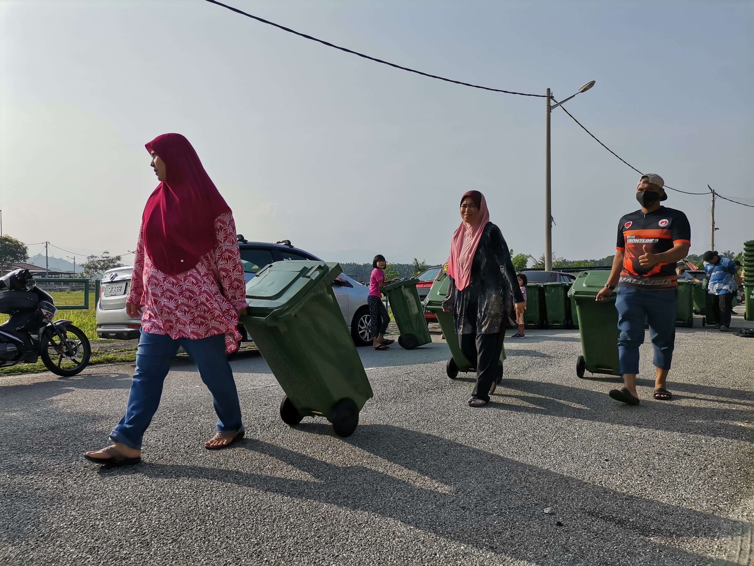 Tong sampah percuma bantu kurangkan pembuangan sampah haram