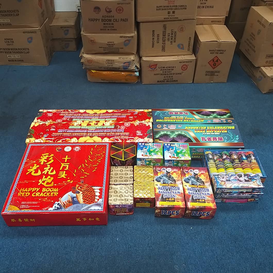 Polis Perak rampas 715 kotak pelbagai jenis mercun, bunga api tanpa permit, sebuah lori bernilai RM400,000