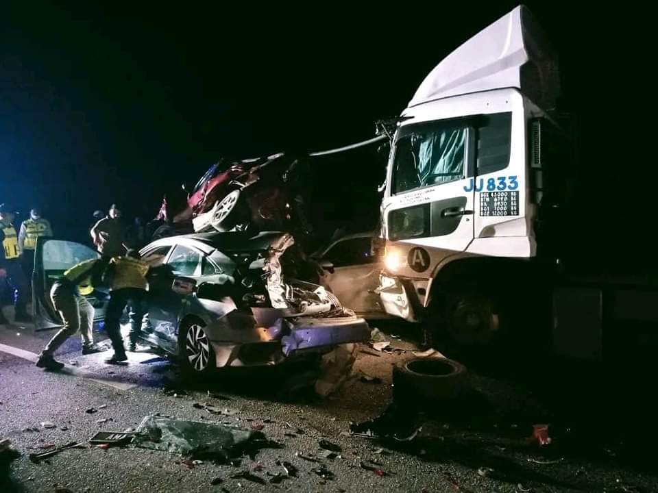 8 cedera dalam kemalangan babit 9 kenderaan
