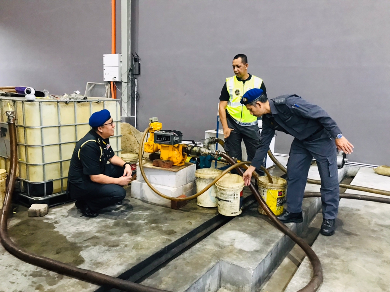 KPDN Perak tahan dua lelaki dipercayai sindiket seleweng minyak bersubsidi, sita 7,600 liter diesel