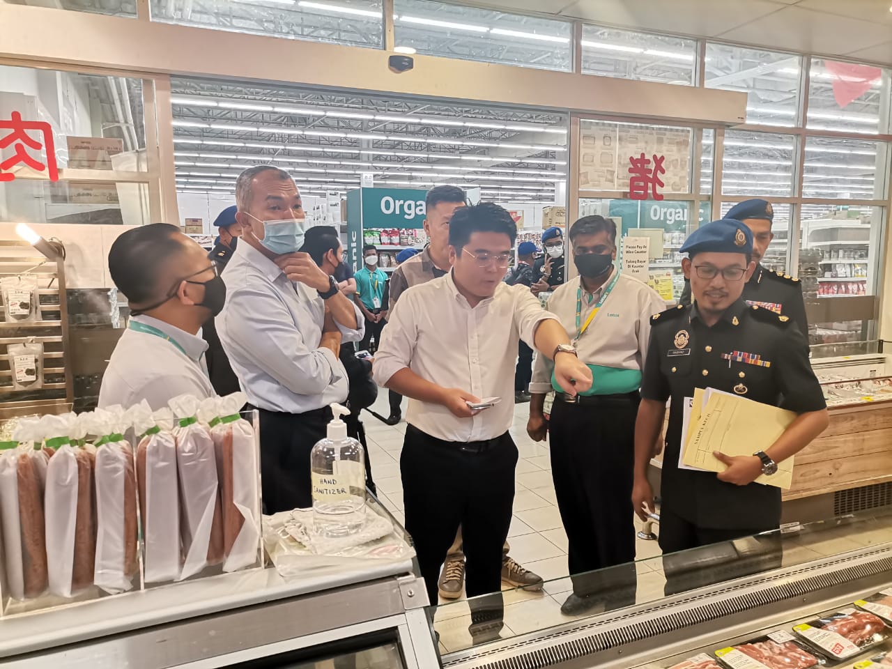 Tidak perlu 'panic buying', bekalan ayam, telur cukup sempena Tahun Baharu Cina
