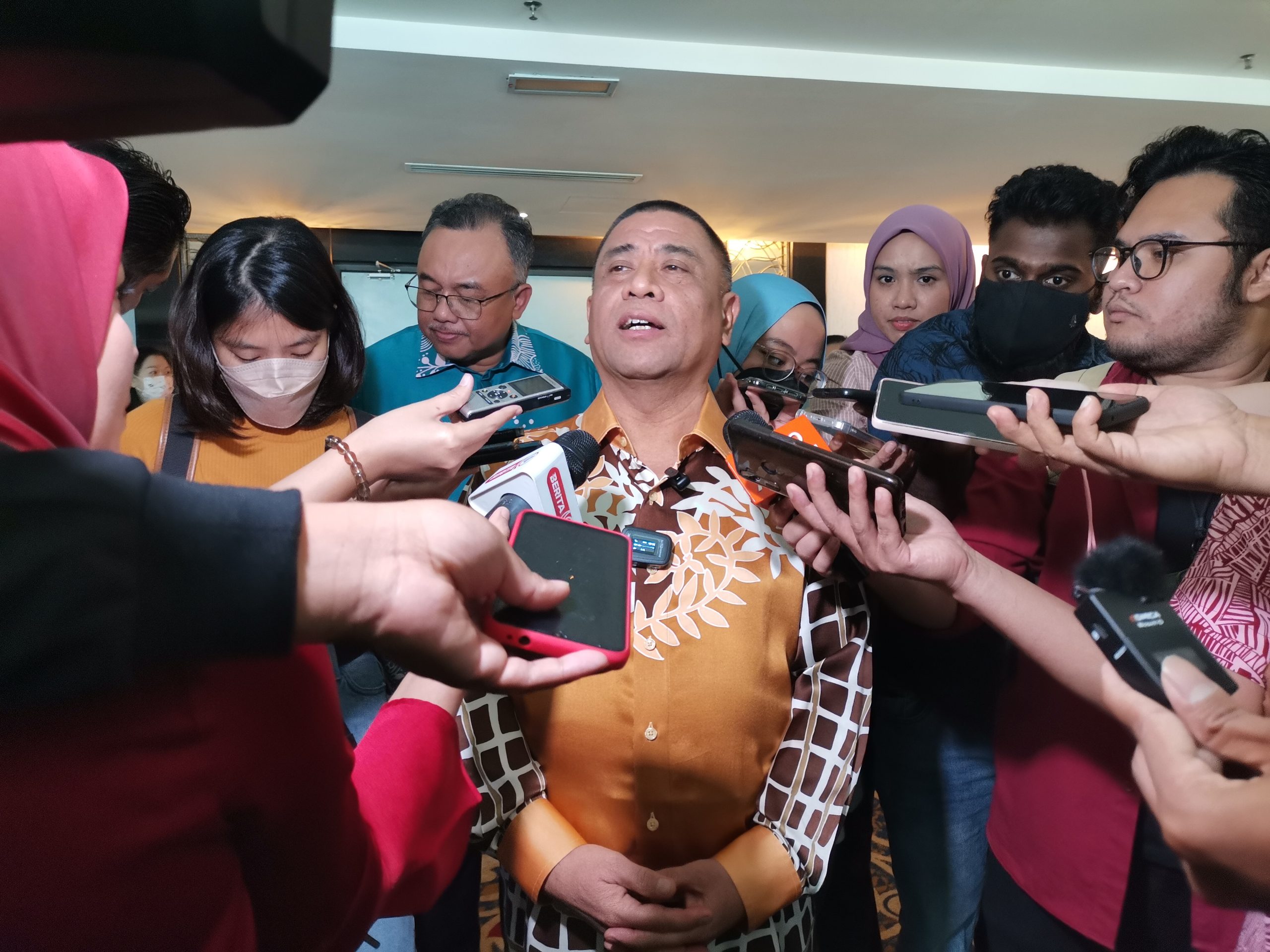 Susulan penutupan 27 anak syarikat di Perak: Tidak babit GLC besar - Saarani