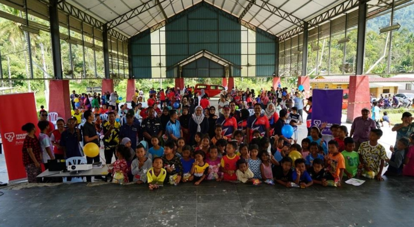 TNB santuni masyarakat Orang Asli Kampung Kuala Mu sempena program 'Sehari Bersama Pelanggan'