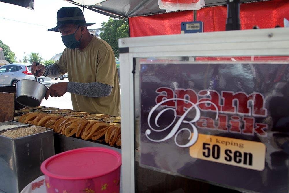 Niaga sambil sedekah, peniaga apam balik kekal harga 50 sen