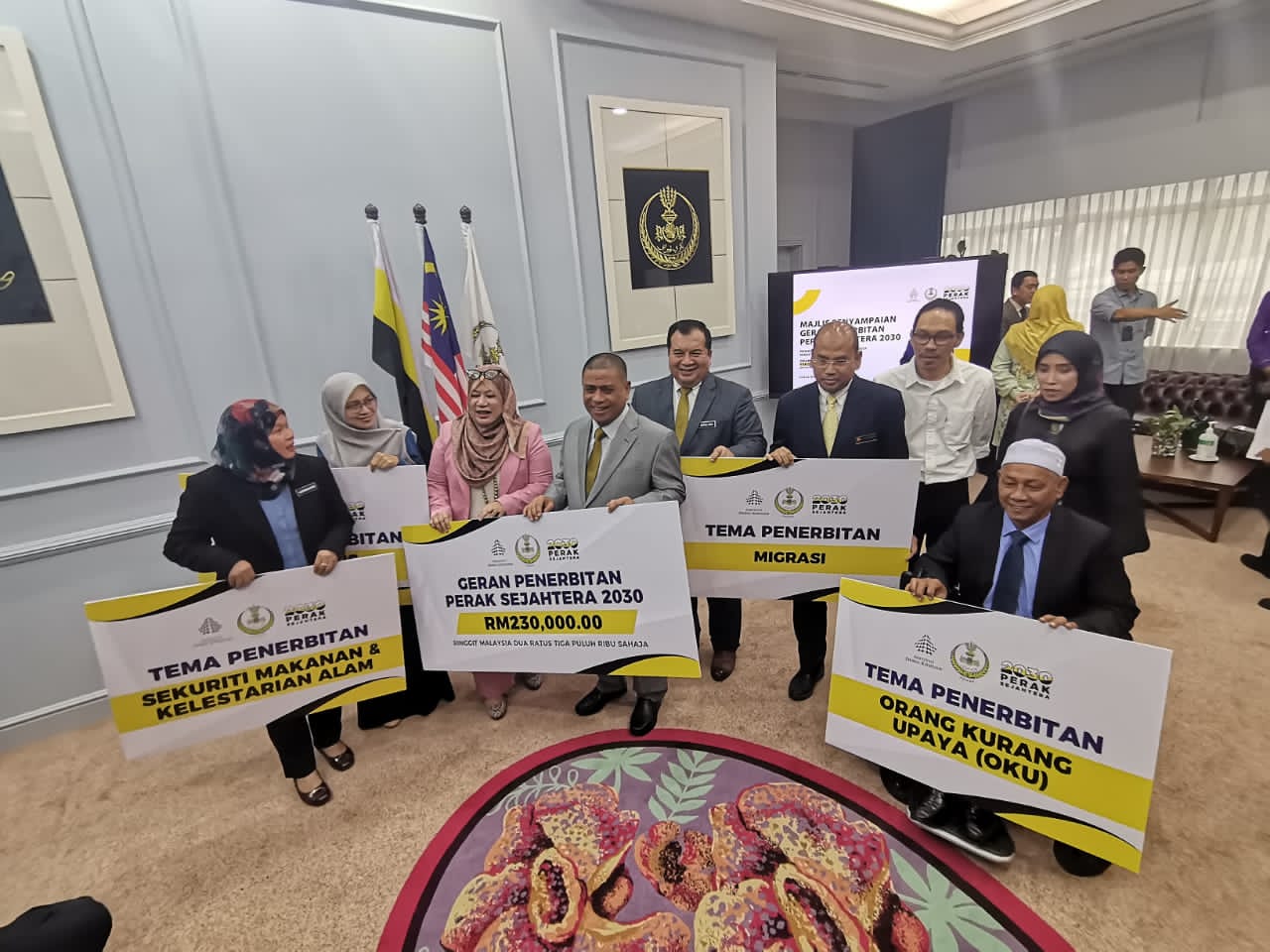 Kerajaan negeri serah Geran Penerbitan RM230,000, terbit 10 buku ilmiah sentuh isu, cabaran di Perak