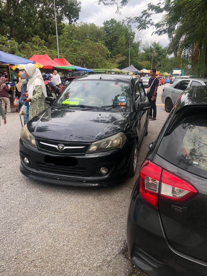 Isu tular 'double parking': Pemandu dan pemilik  kereta dikenakan 3 saman trafik