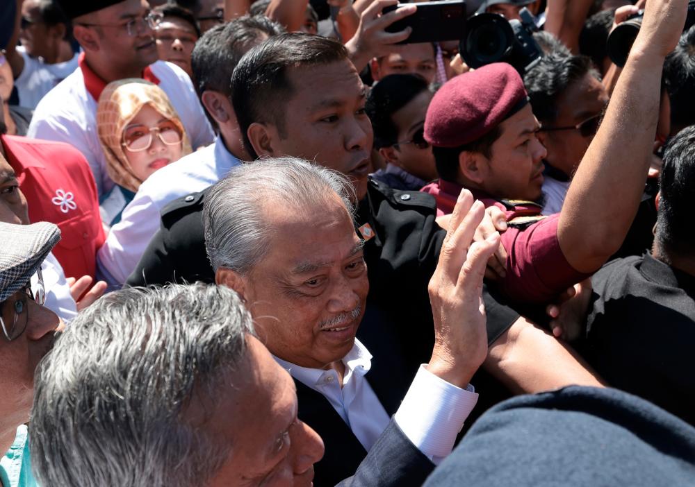 Azam Baki sahkan Muhyiddin akan didakwa esok