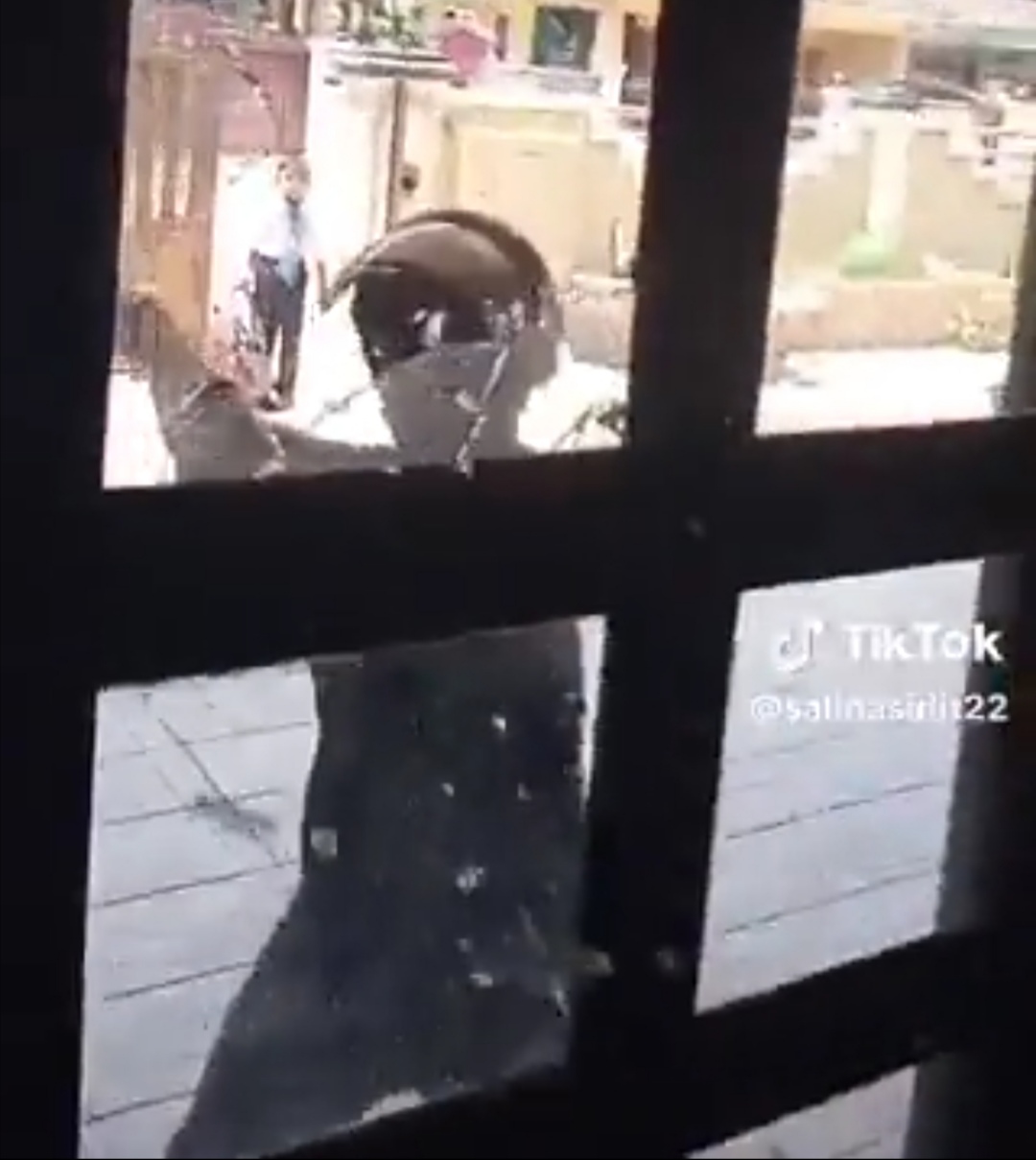 Lelaki pecah cermin rumah bekas isteri dicekup polis