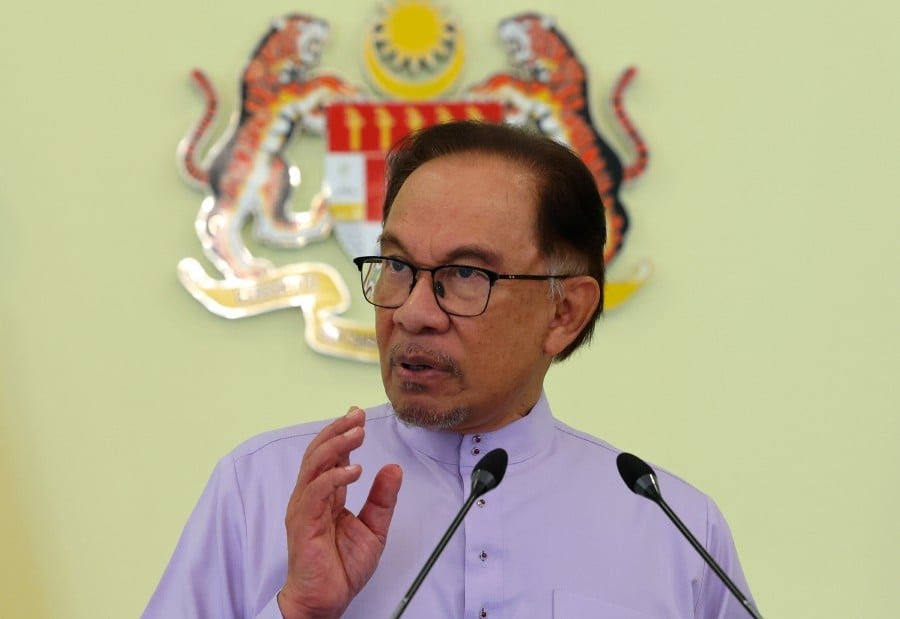 PM: Azam Baki dilantik semula kerana tugas memuaskan
