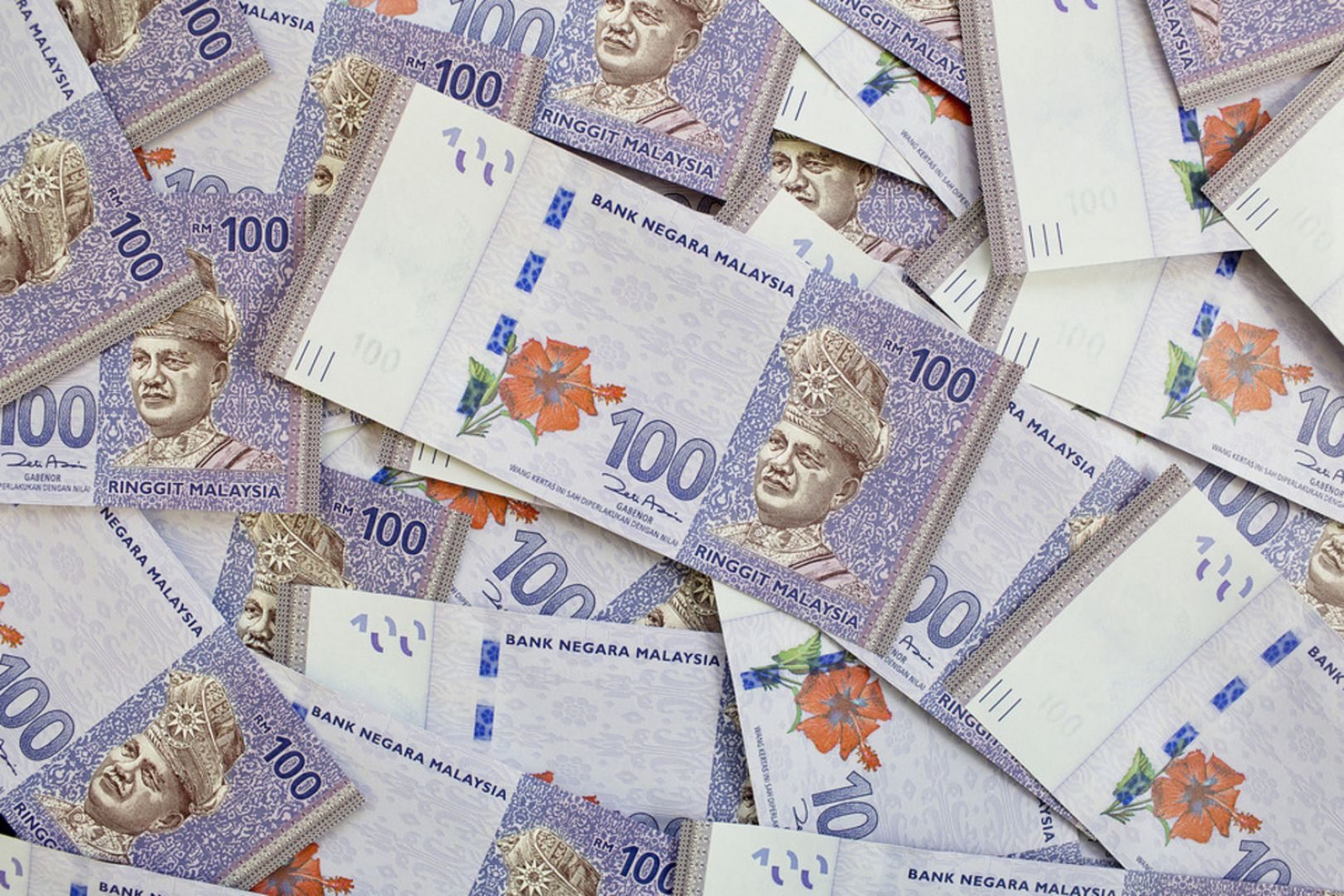 Bantuan khas RM300 kepada penjawat awam, RM200 pesara