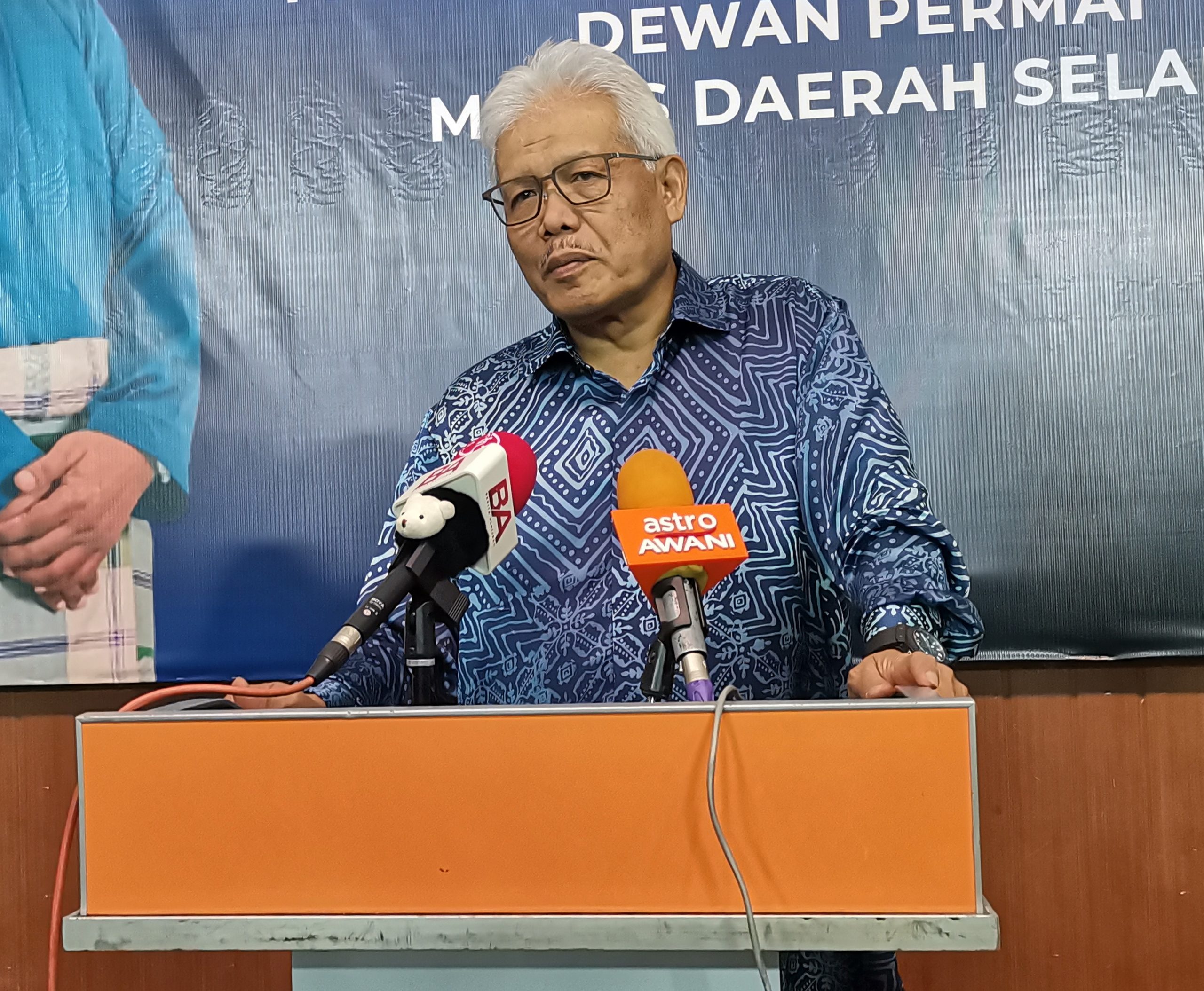 Bekas pemimpin tertinggi UMNO antara yang didakwa akan sertai PN - Hamzah