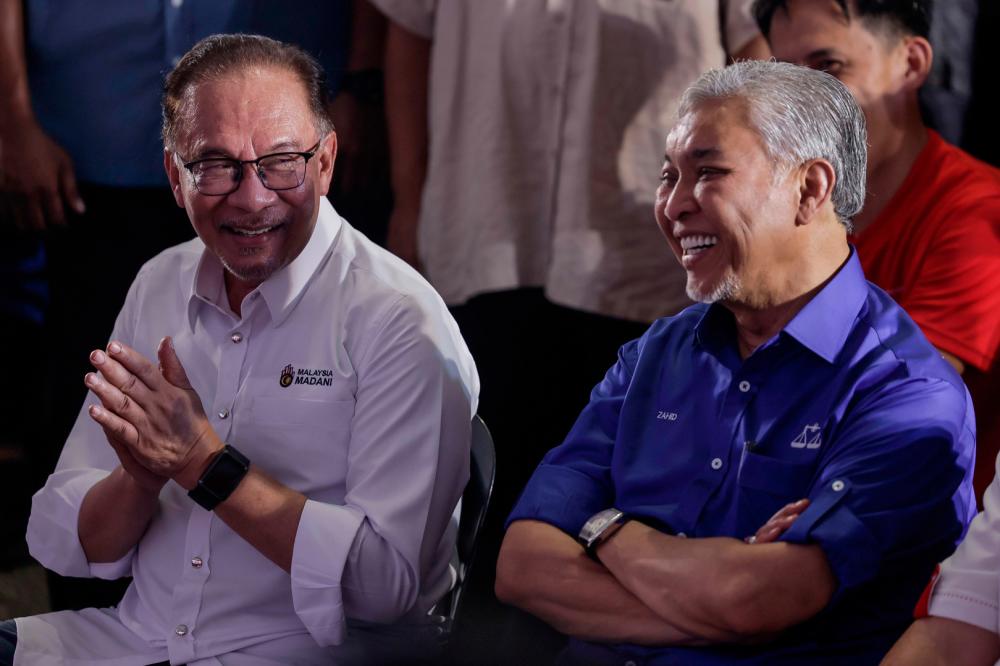 PRN: PH, BN atur strategi ampuh untuk raih kemenangan di enam negeri - Anwar