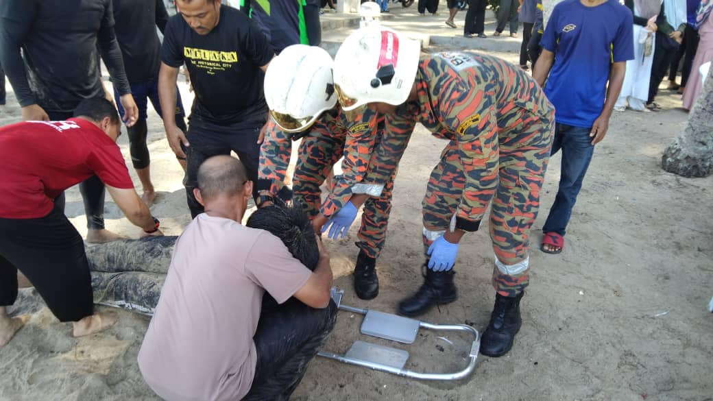 7 pelancong, 2 kru berdepan detik cemas bot terbalik di Teluk Batik