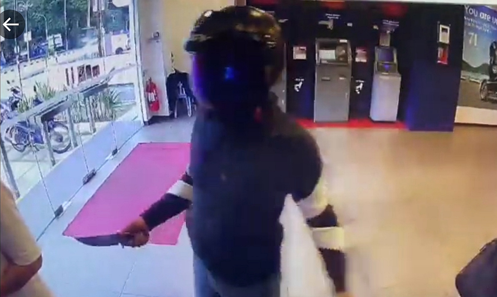 Polis kesan suspek kes samun ATM yang tular di media sosial