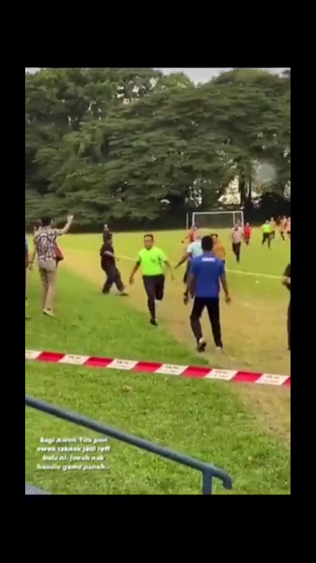 Akibat tidak puas hati, jurulatih, pemain bertindak kejar pengadil