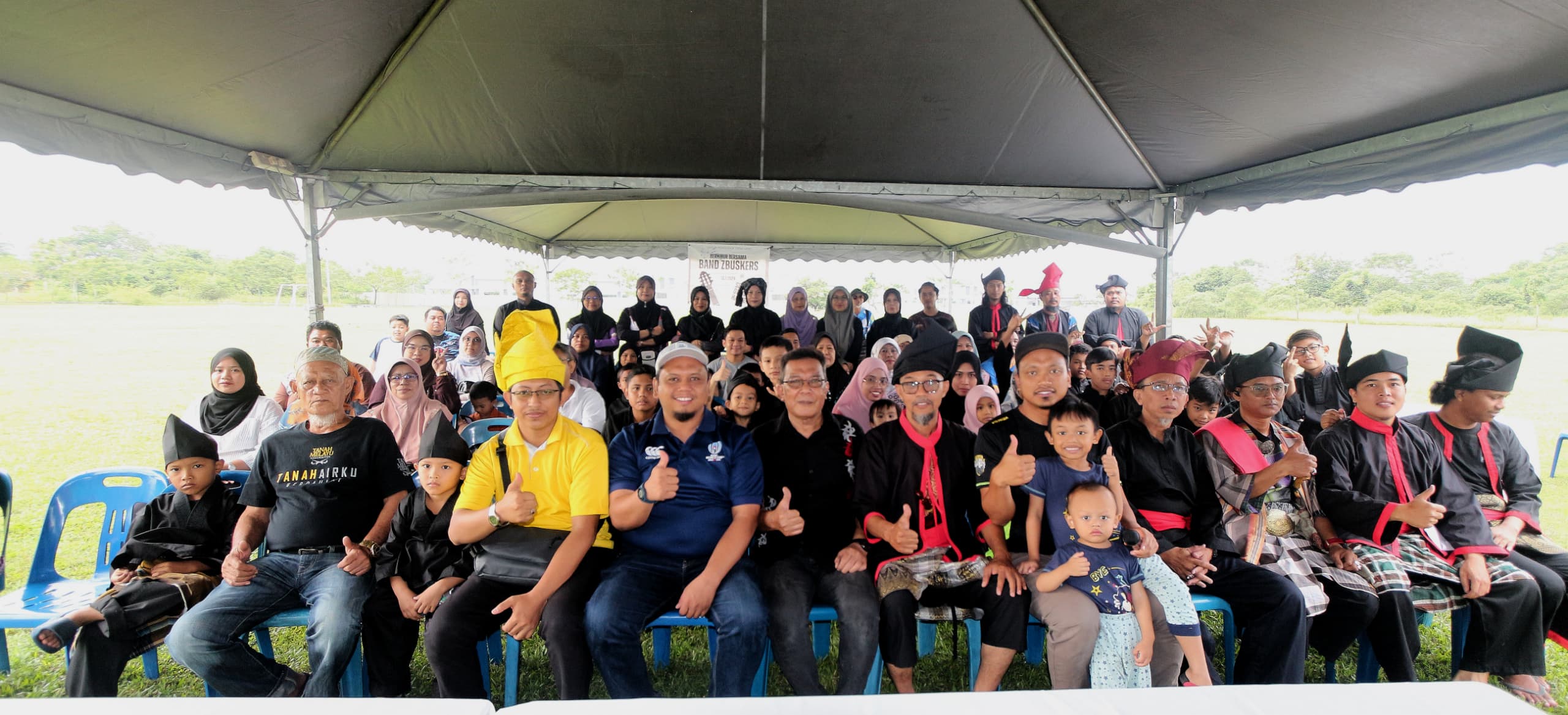 KAWASAN RUKUN TETANGGA (KRT) DESA LANG BERKOLABORASI BERSAMA PERSATUAN SILAT LINTAU PERAK.