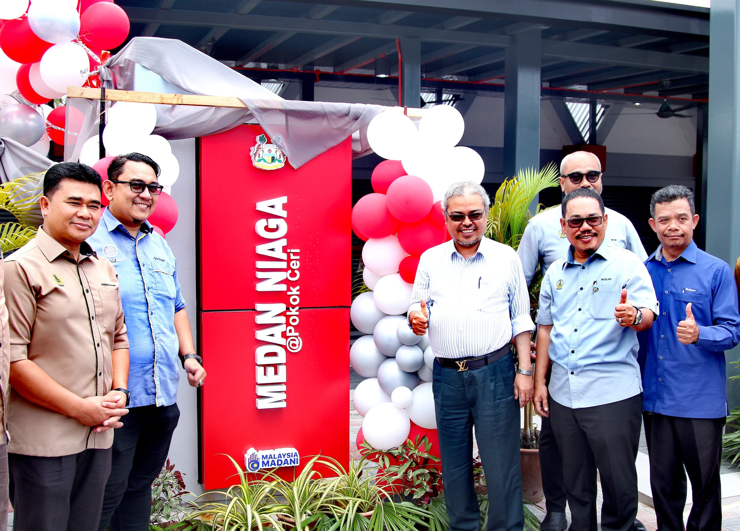 DATUK BANDAR IPOH MERASMIKAN MEDAN NIAGA POKOK CERI SEBAGAI IMEJ BARU GERAI MADANI