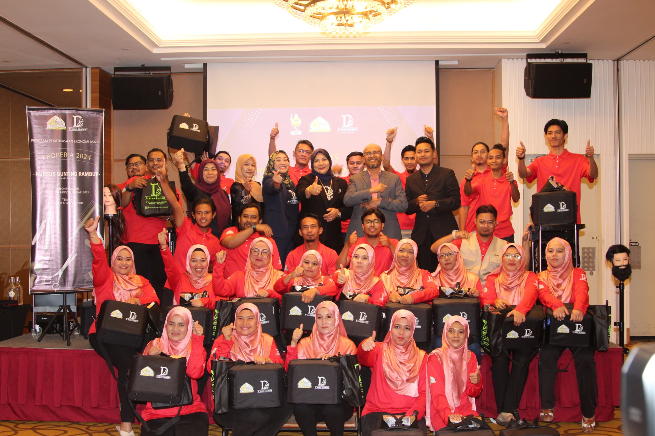MAJLIS PENYERAHAN KIT PERMULAAN PERNIAGAAN 2024