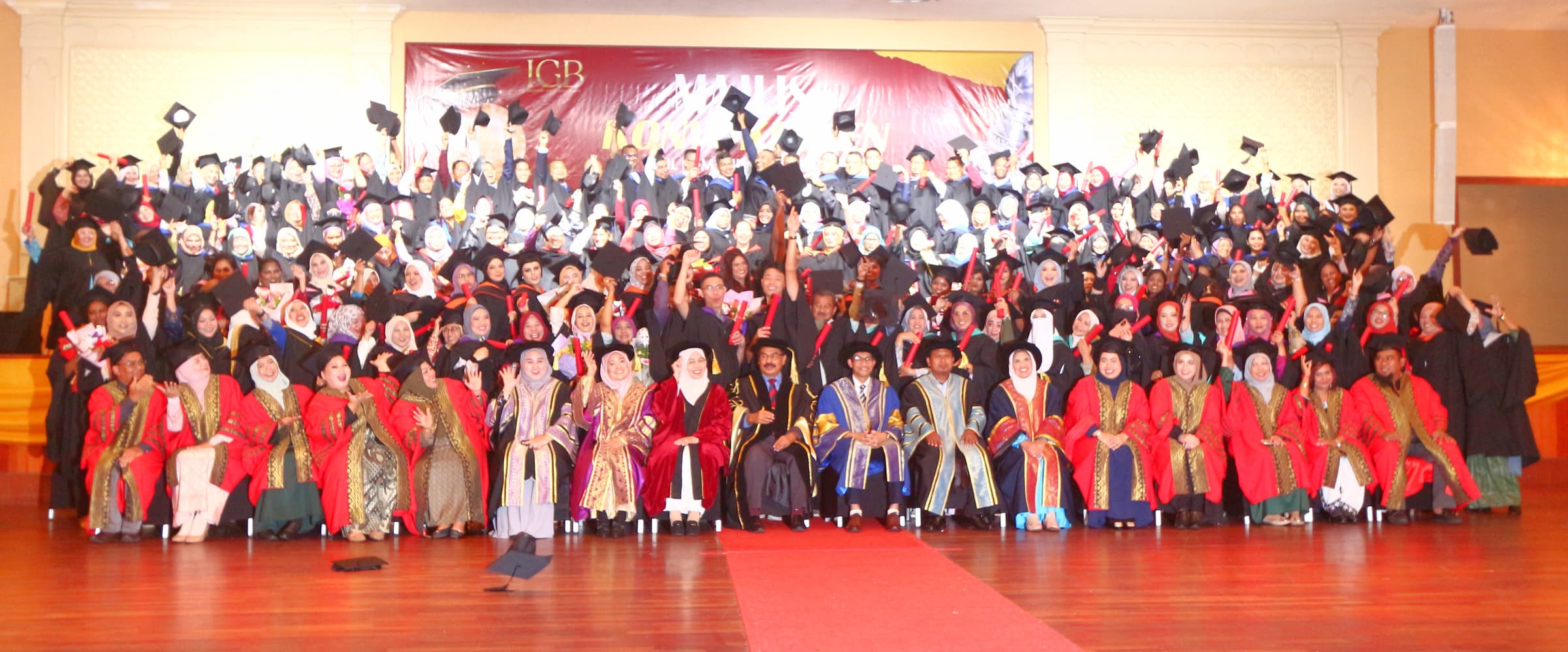 160 GRADUAN TERIMA SIJIL KEMAHIRAN MALAYSIA SEMPENA KONVOKESYEN IGB KALI KE-8.