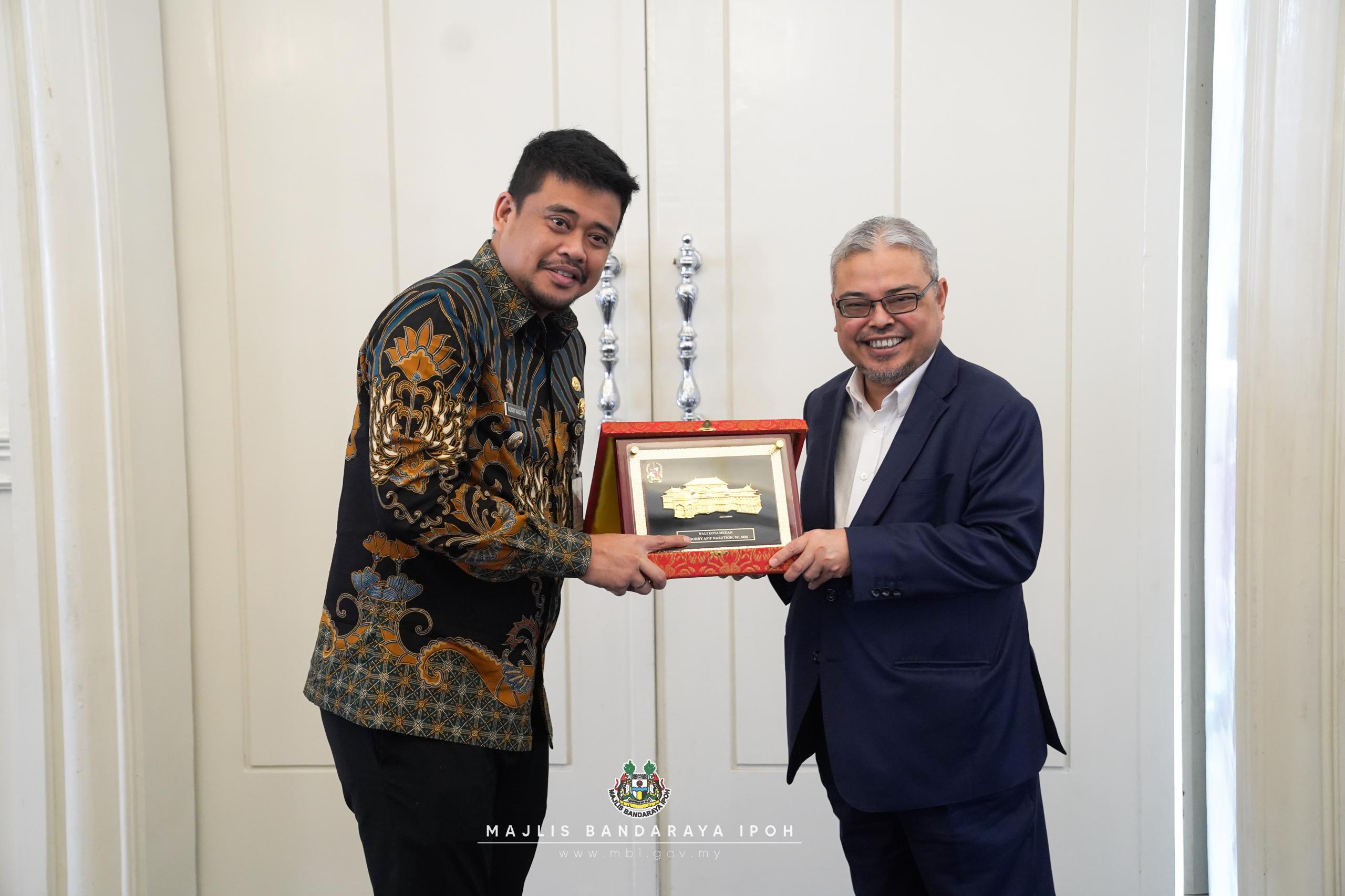 LAWATAN KERJA KE MEDAN KUKUH HUBUNGAN DUA HALA