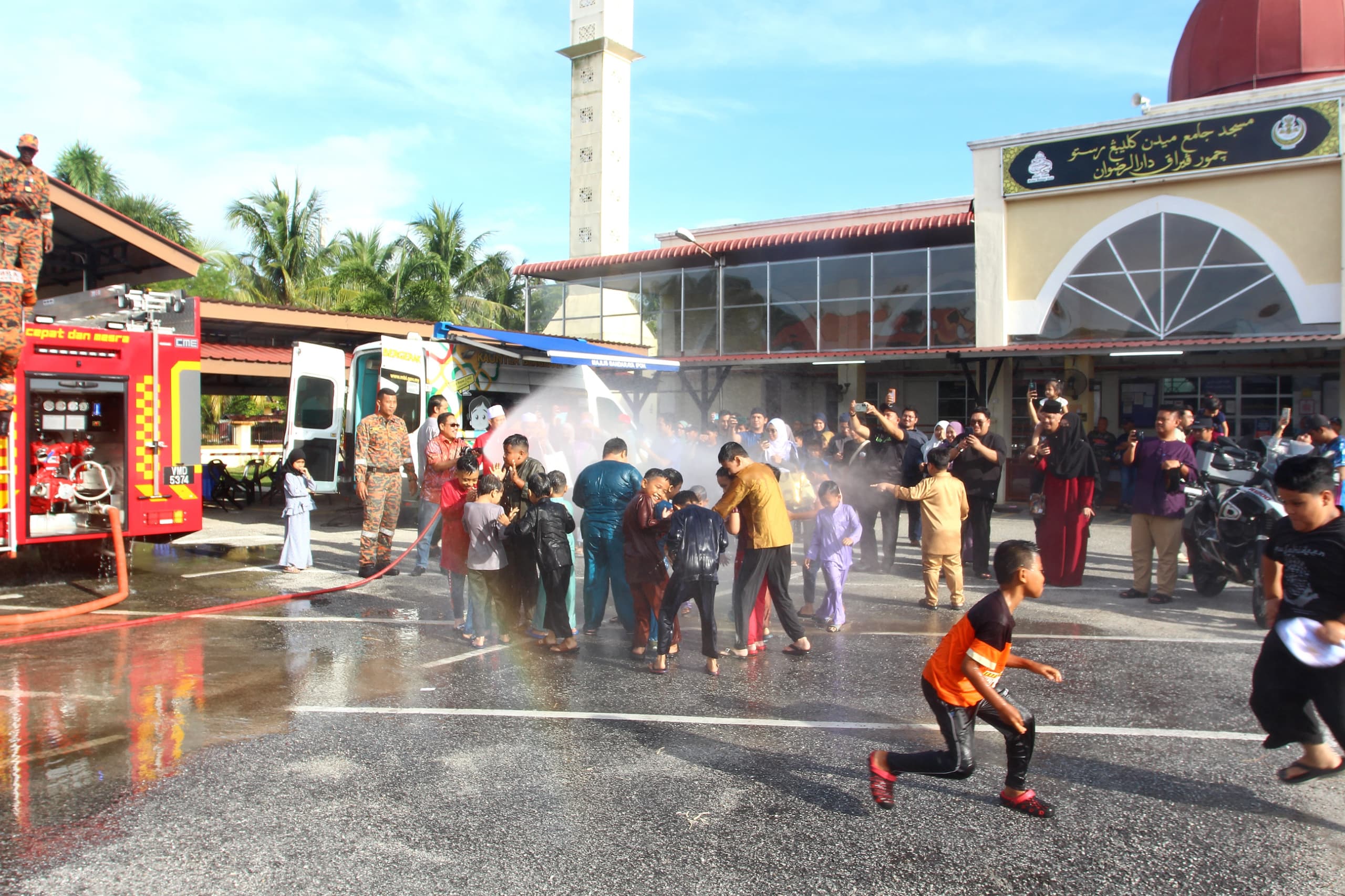 MAJLIS BERKHATAN DAN PROGRAM KEMBALI KE SEKOLAH ERATKAN SILATURAHIM ANTARA KOMUNITI