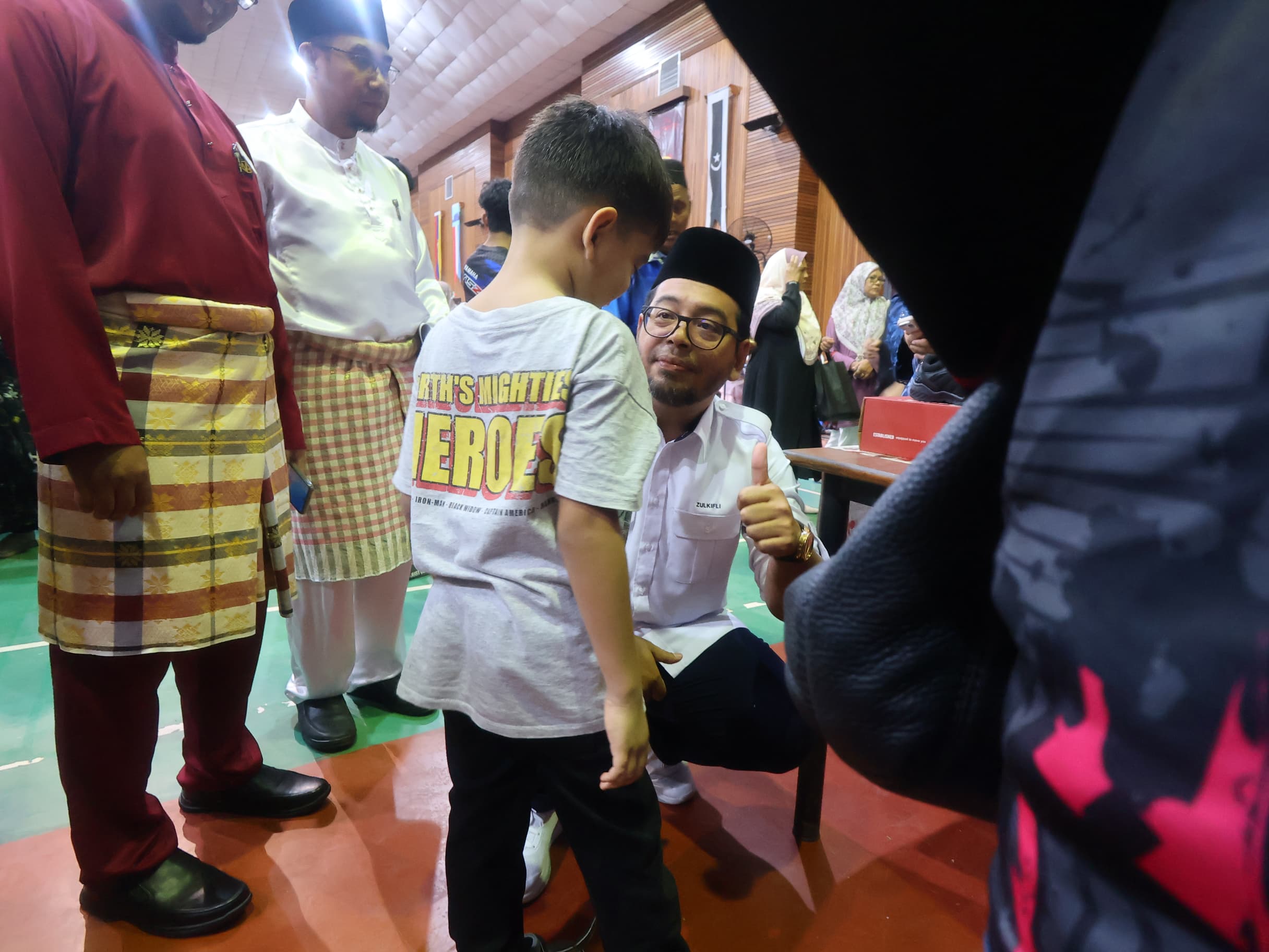 500 PELAJAR BEHRANG TERIMA SUMBANGAN KEMBALI KE SEKOLAH