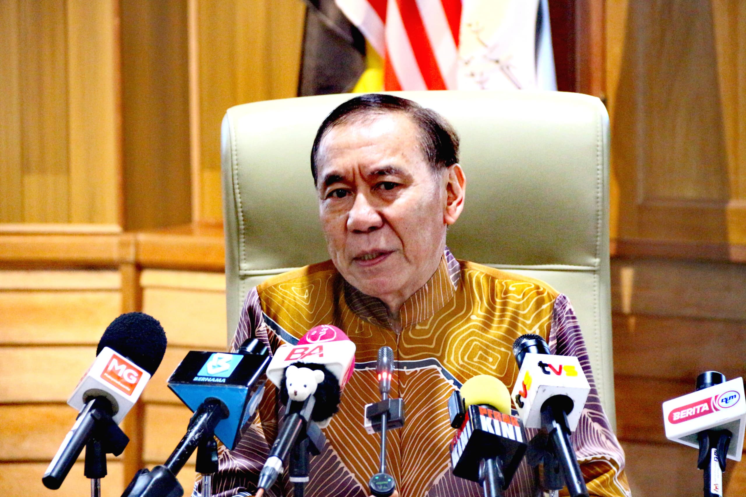 81 BELIA DIPERKENAN SEBAGAI KHATIB JEMPUTAN