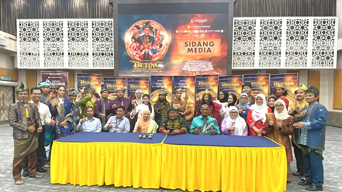 PEMENTASAN TEATER BANGSAWAN DIRAJA 'BETING BERAS BASAH' SEJARAH KESULTANAN NEGERI PERAK