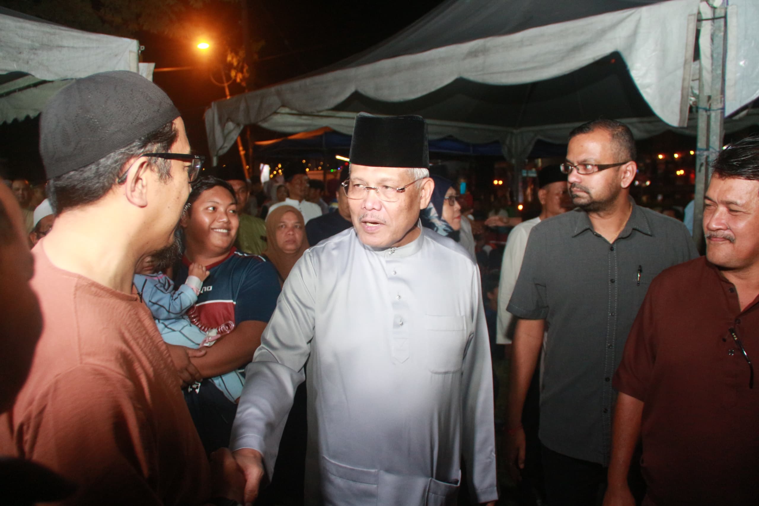 LEBIH 5000 MASYARAKAT SUNGAI BAYOR HADIR PROGRAM MOREH BERSAMA TOK MEZAH