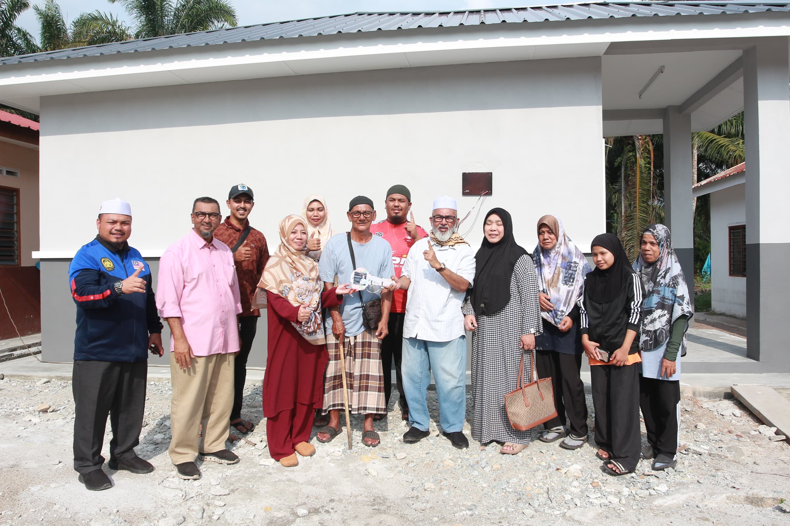 SYED HUSSIN MEREALISASIKAN IMPIAN RUMAH BARU MENJELANG 1 SYAWAL 1447 HIJRIAH